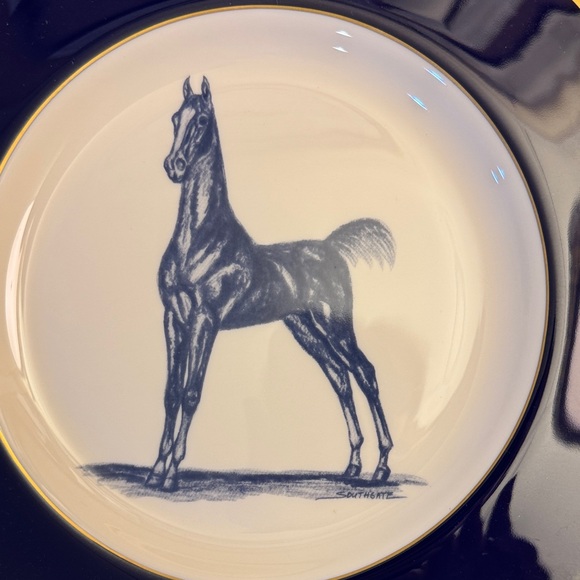 Elegant Blue and Gold Horse Design Plates - Picture 2 of 15